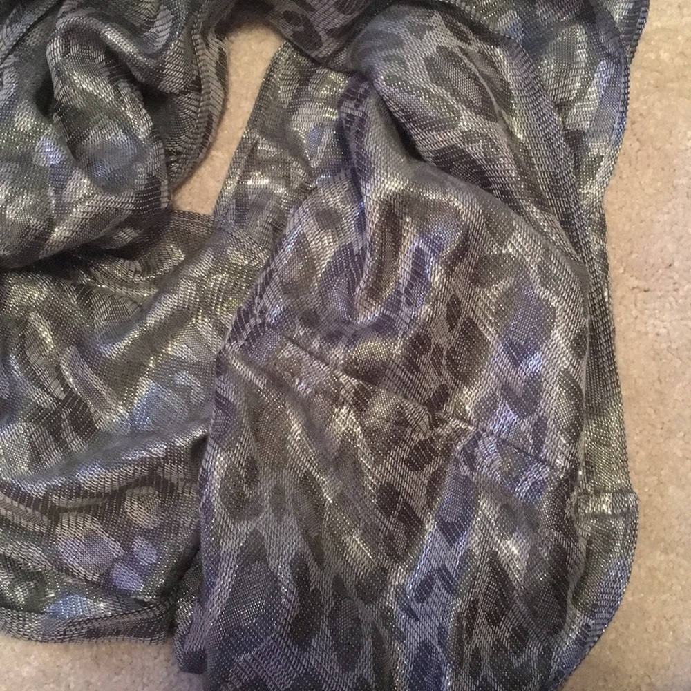 SCARF - Picture 3 of 3